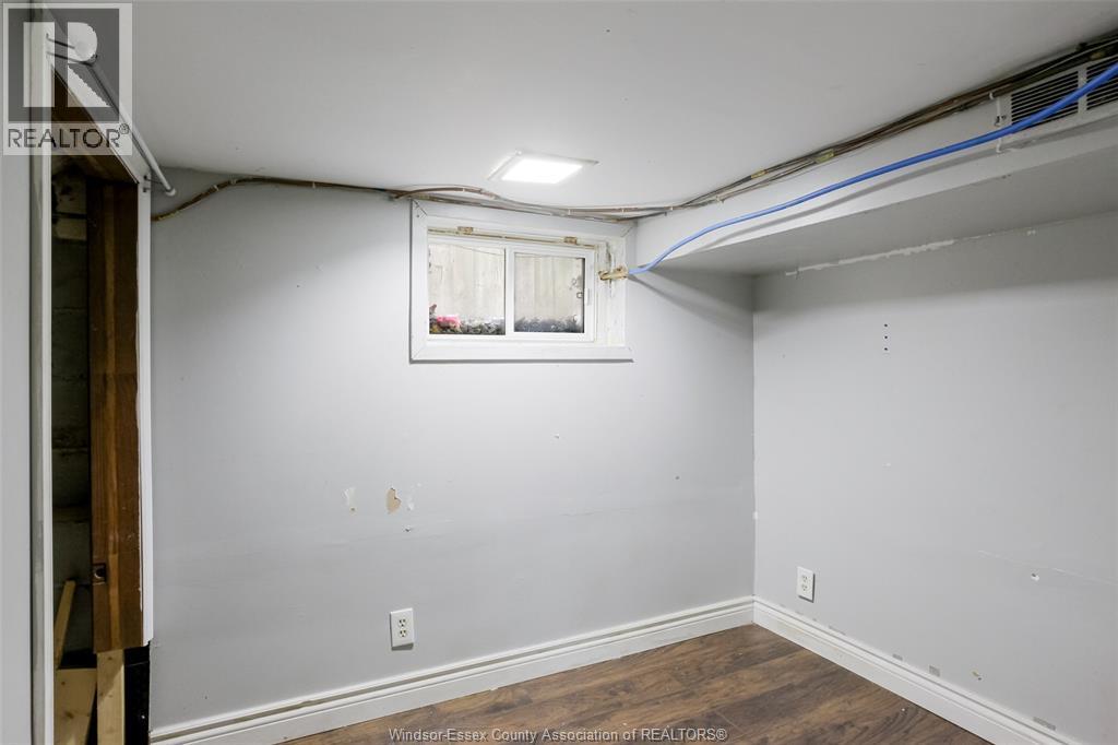 1054 GLIDDEN - 33