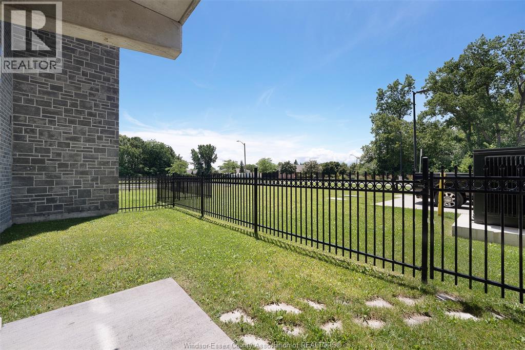 #106 1675 BANWELL ROAD - 9