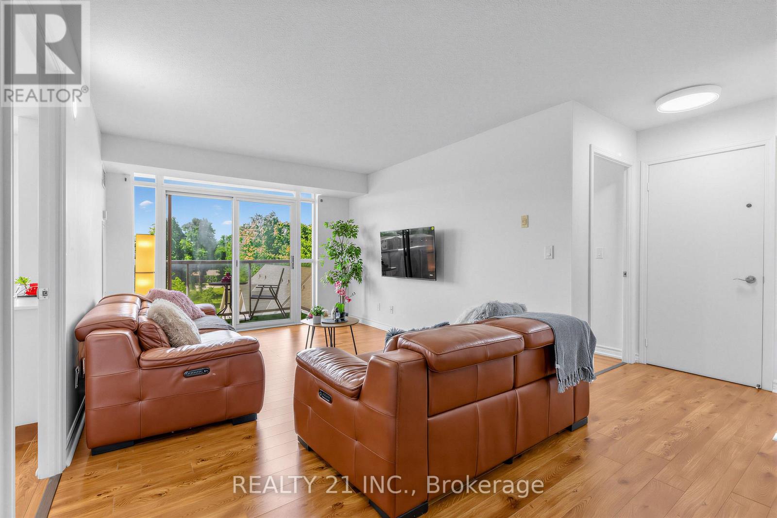 #514 3650 KINGSTON ROAD - 10