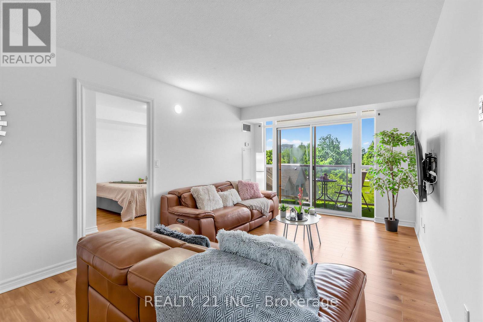#514 3650 KINGSTON ROAD - 12
