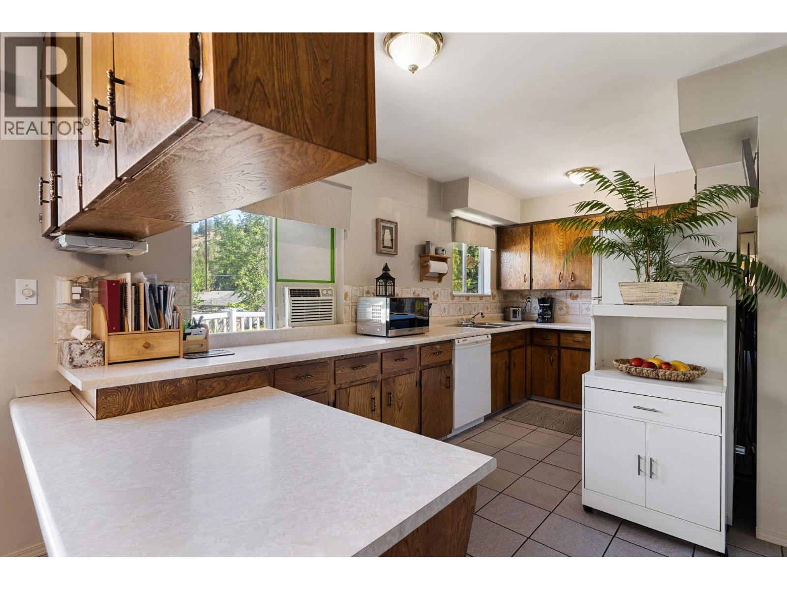 844 Hubbard Road - 6