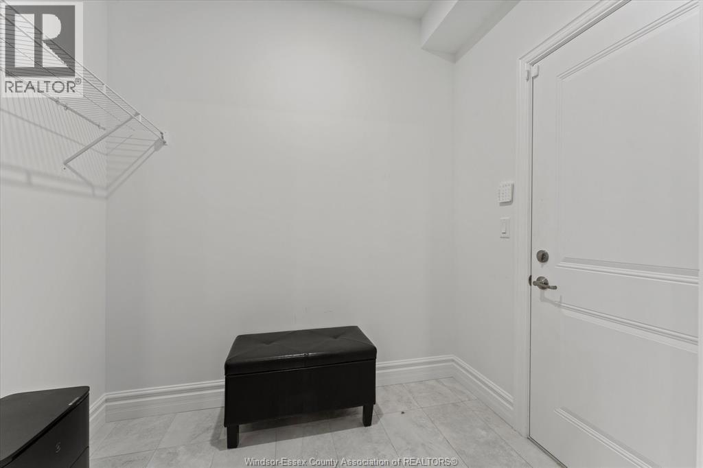 570 ORCHARD CRESCENT - 15