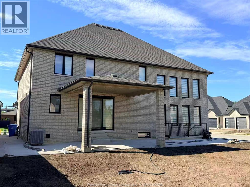 570 ORCHARD CRESCENT - 37