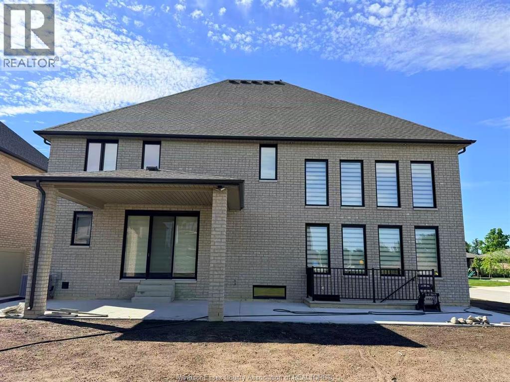 570 ORCHARD CRESCENT - 35