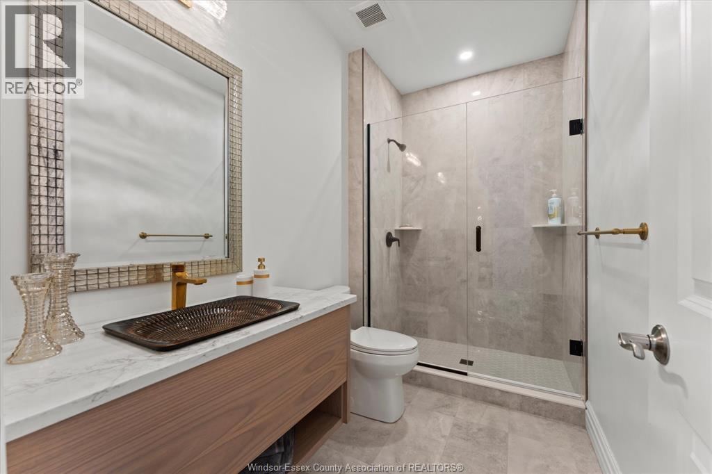 570 ORCHARD CRESCENT - 21