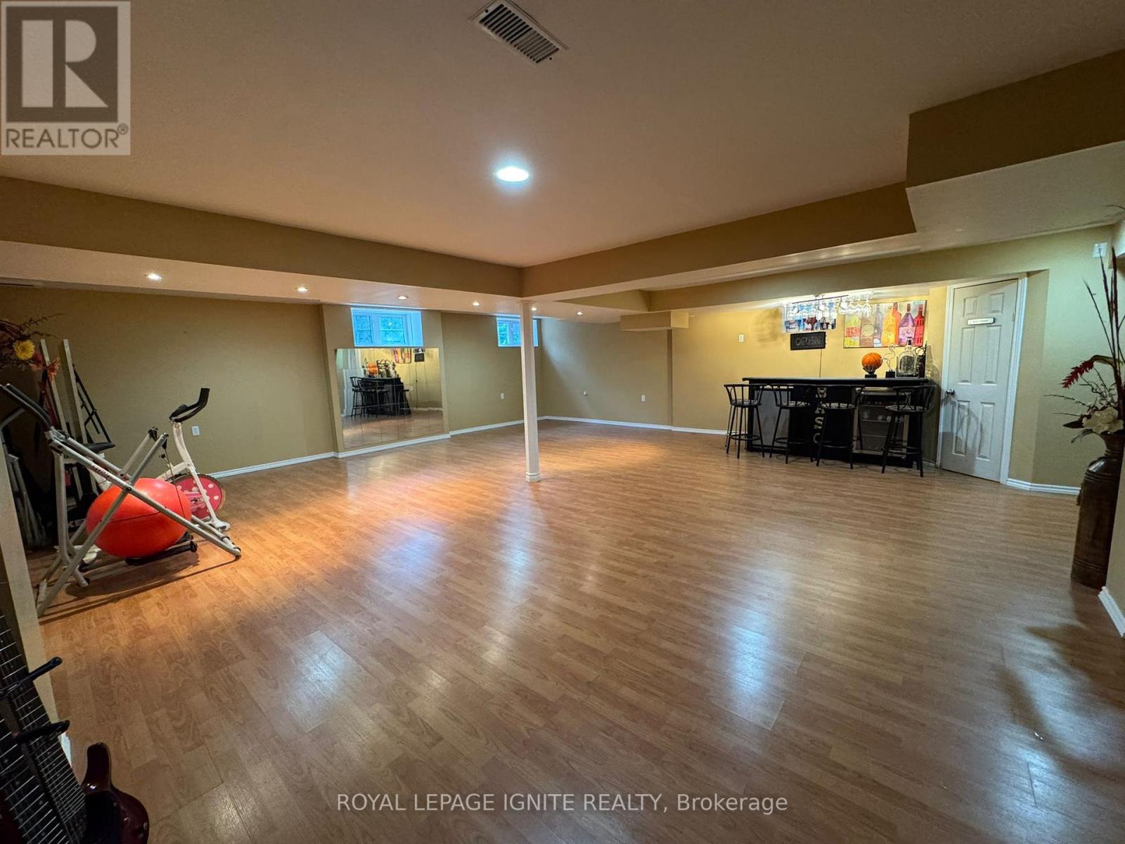 90 SIR JACOBS CRESCENT - 37