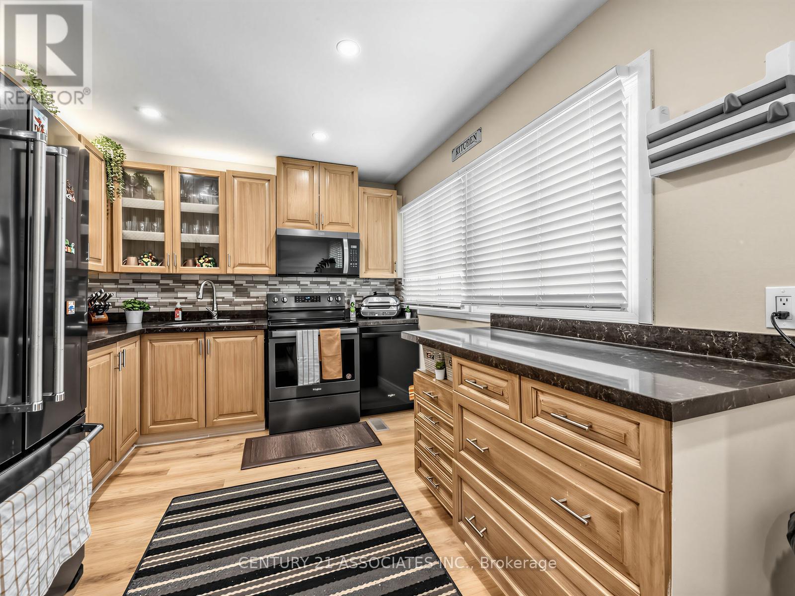 #12 6240 MONTEVIDEO ROAD - 16