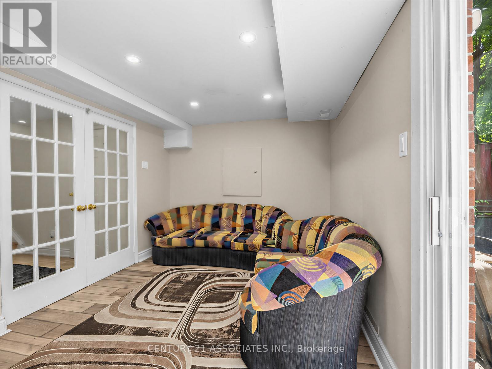 #12 6240 MONTEVIDEO ROAD - 6