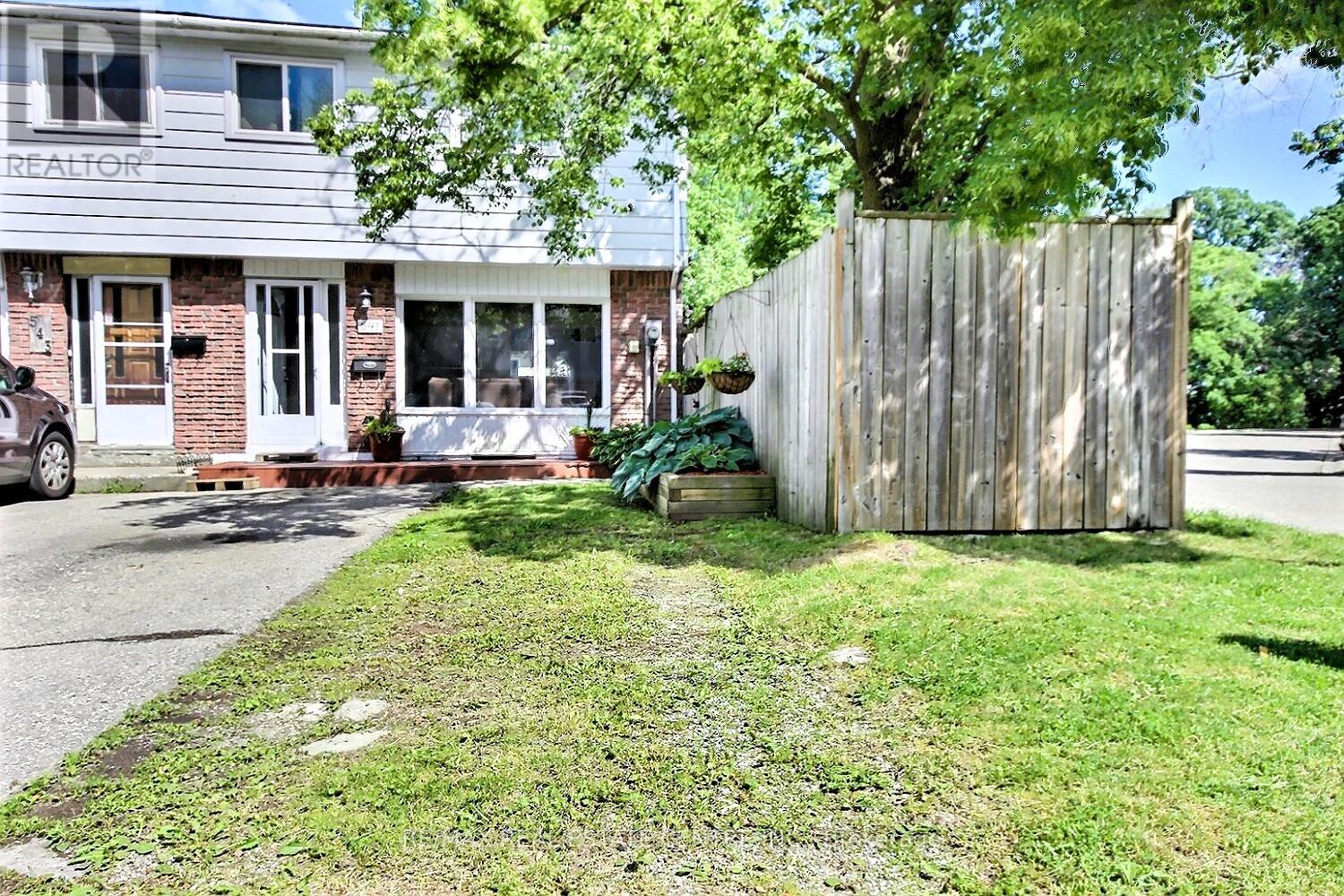 541 PARKVIEW CRESCENT - 1