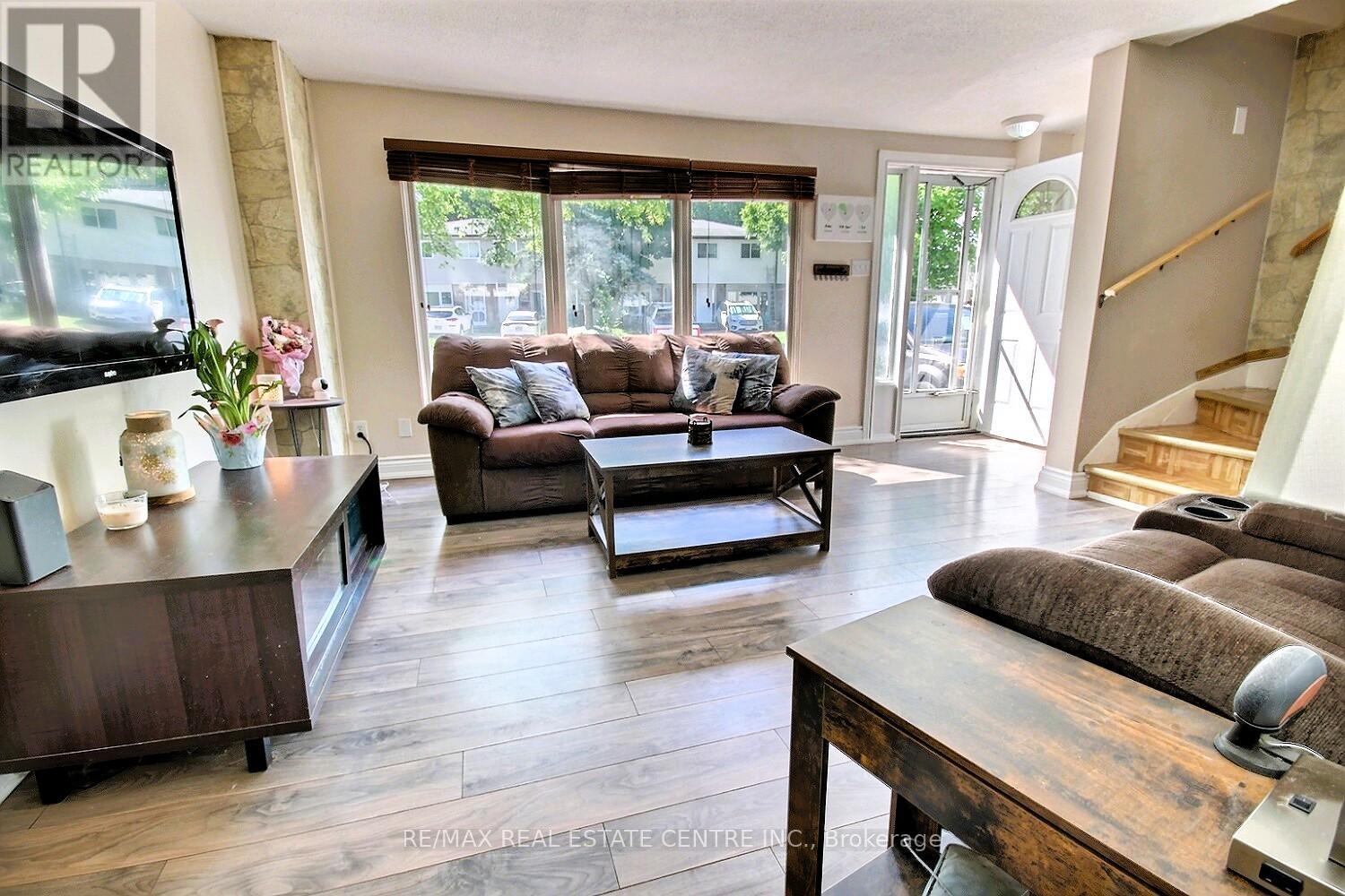 541 PARKVIEW CRESCENT - 3