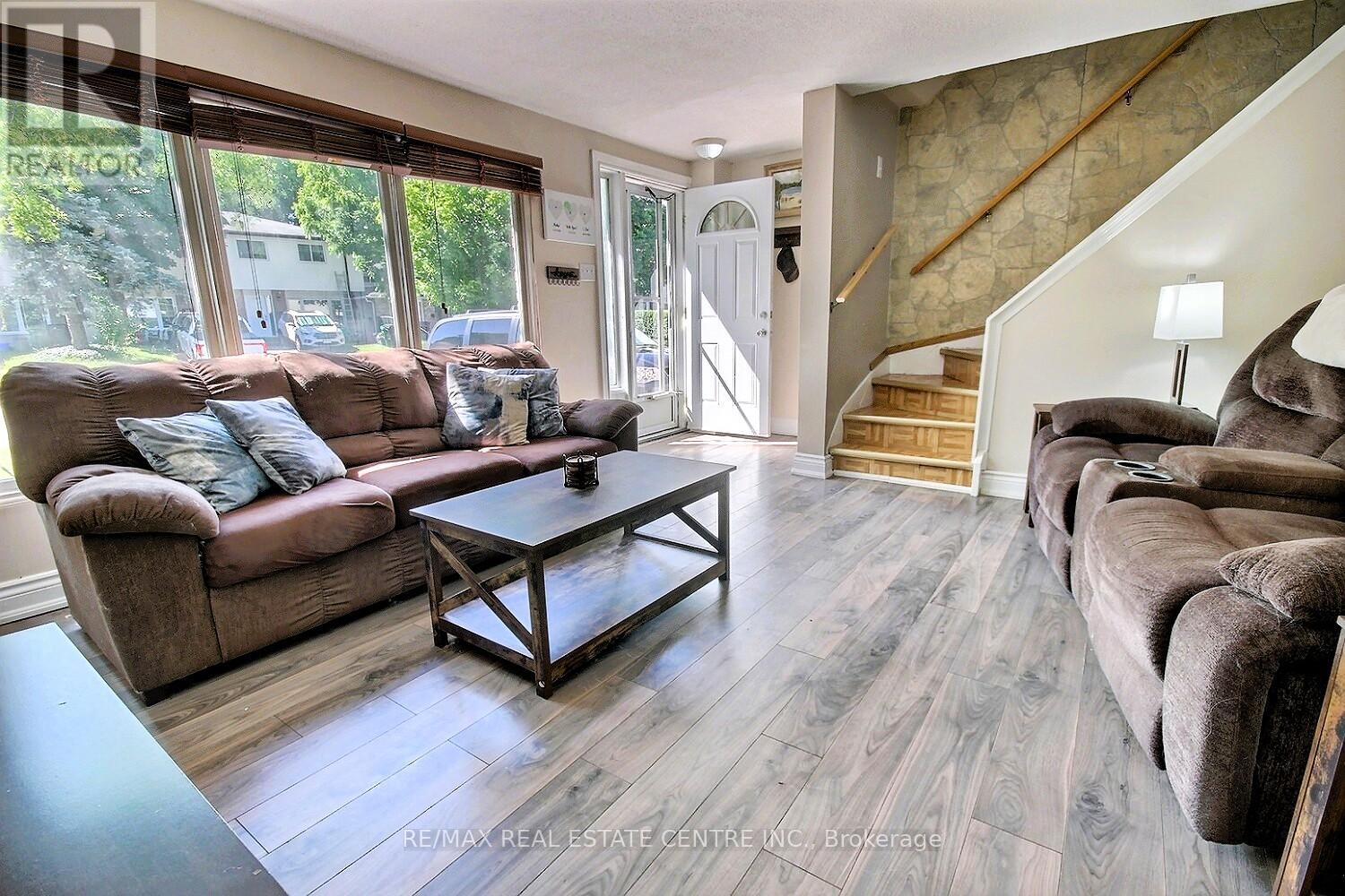 541 PARKVIEW CRESCENT - 4