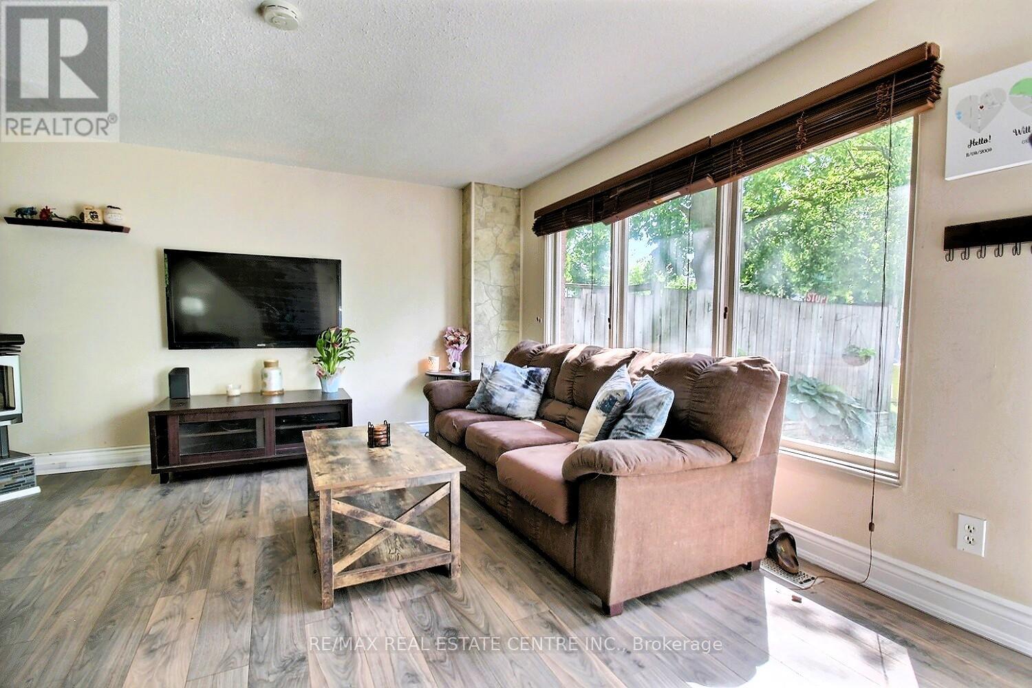 541 PARKVIEW CRESCENT - 5