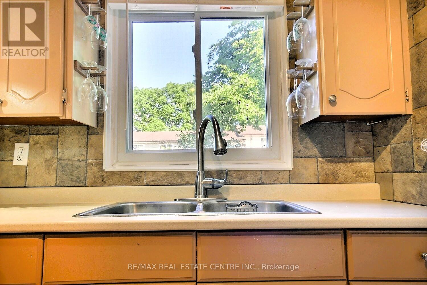 541 PARKVIEW CRESCENT - 9