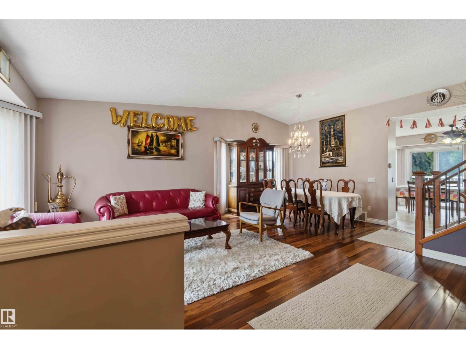 4428 11A AV NW - 8