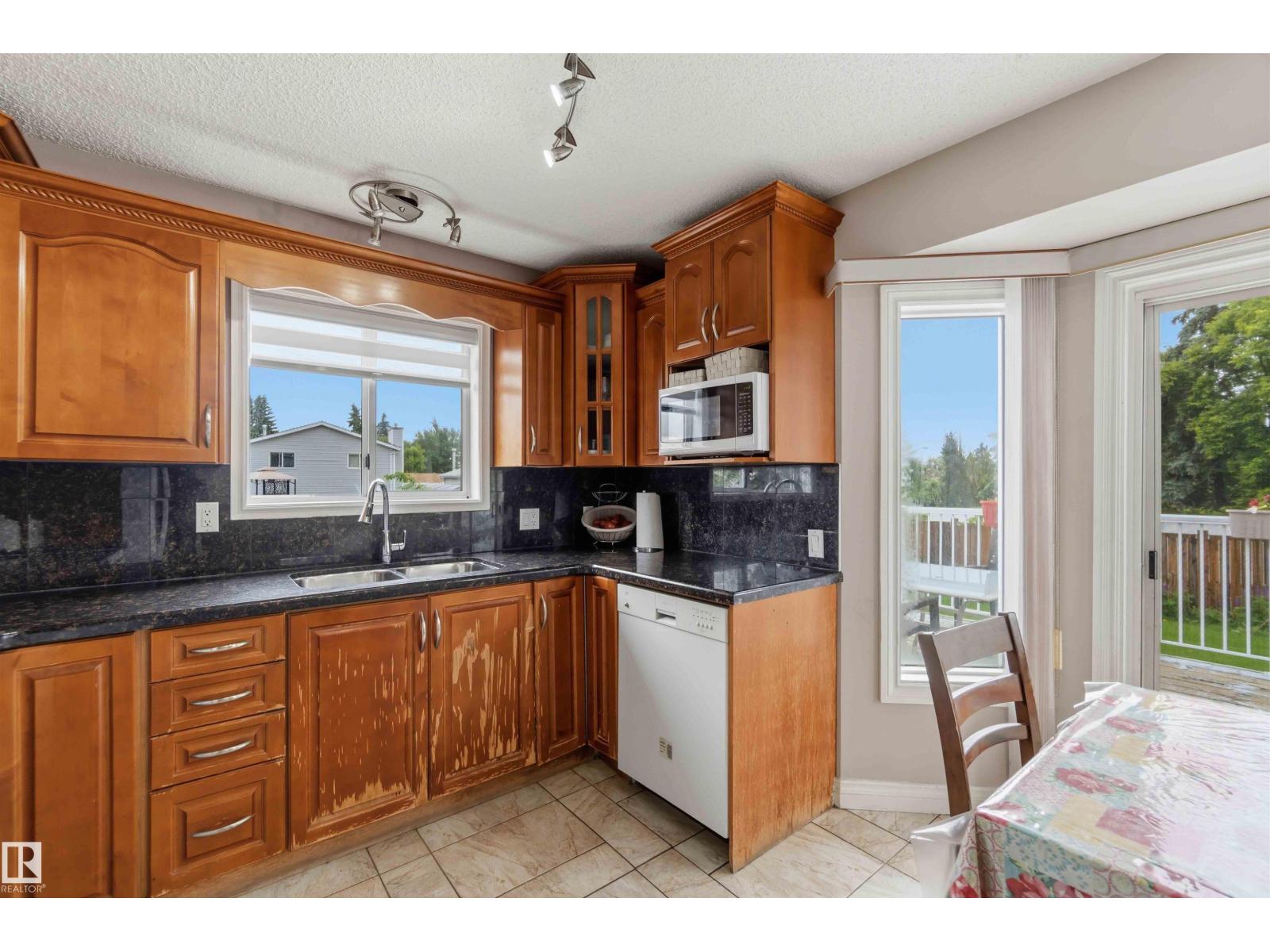 4428 11A AV NW - 21