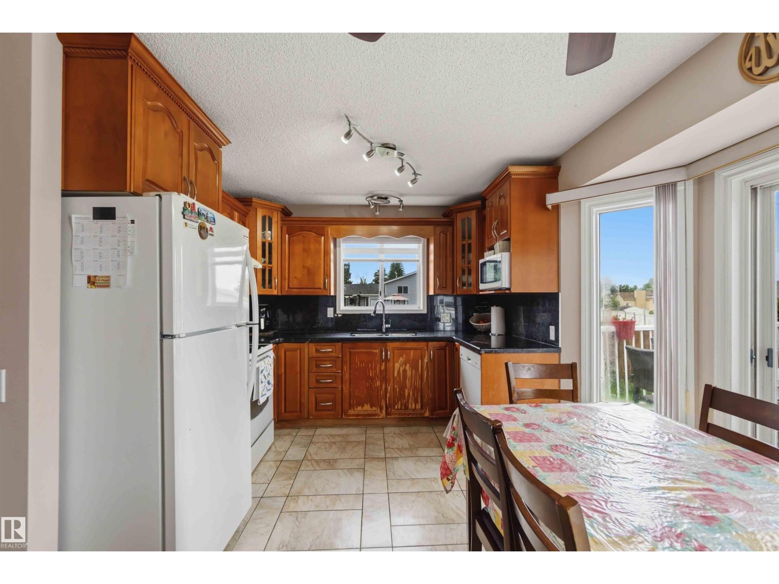 4428 11A AV NW - 19