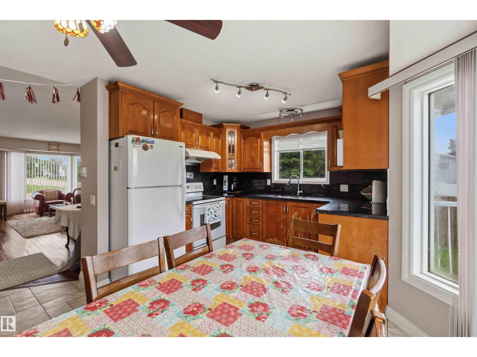 4428 11A AV NW - 25