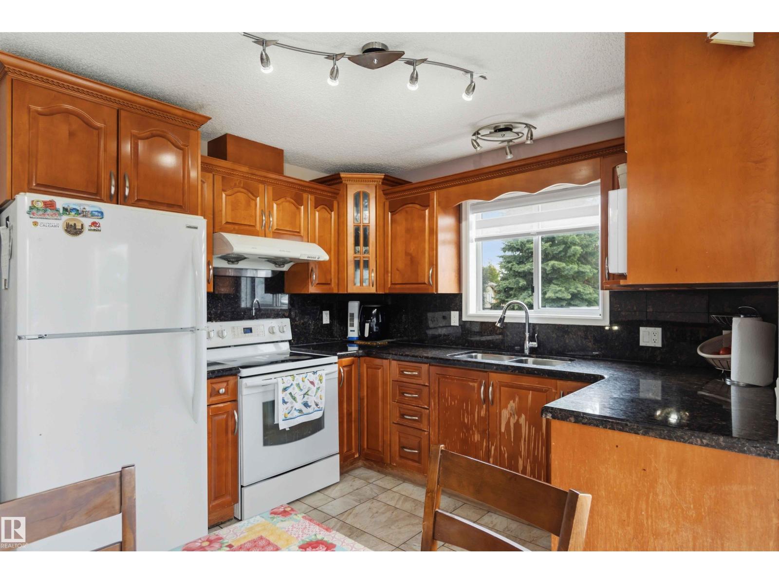 4428 11A AV NW - 20