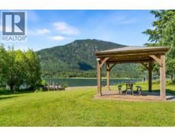 Living room - 3866 Rock Island Road, Nakusp, BC V0G1R1 Photo 15