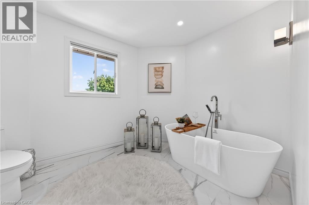 111 HUME Drive - 22