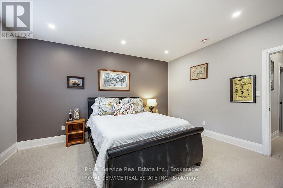 28 RUSTLEWOOD AVENUE - 33
