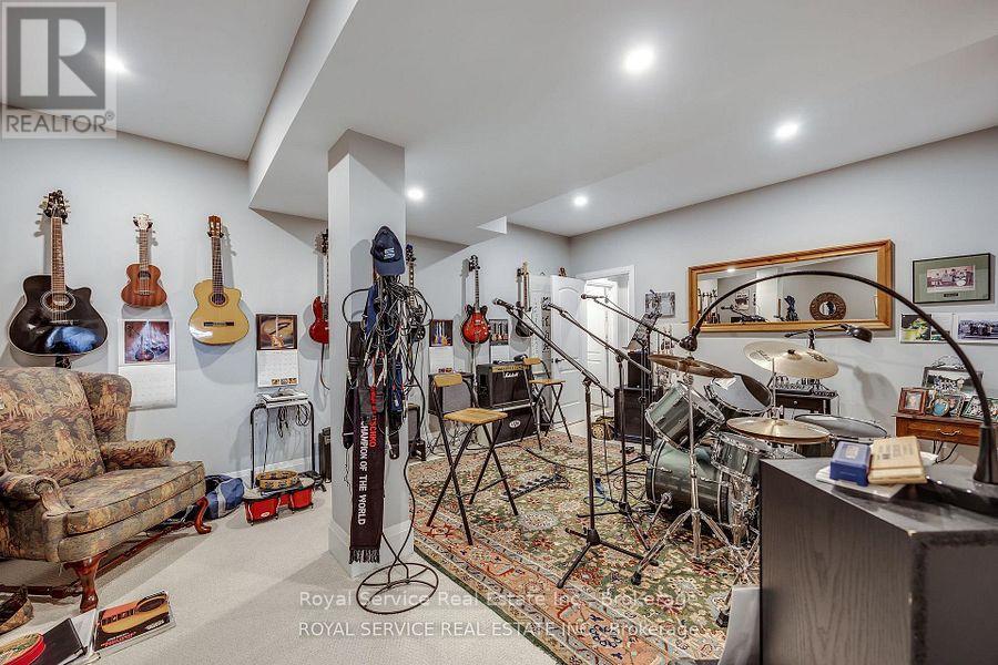 28 RUSTLEWOOD AVENUE - 37
