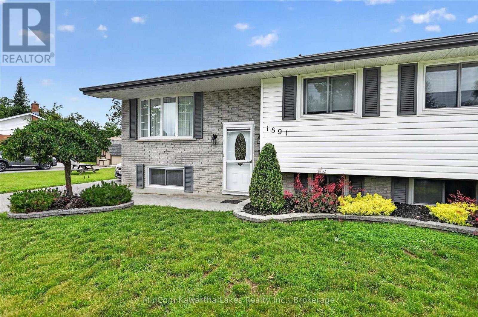 1891 CROFTDALE CRESCENT - 4