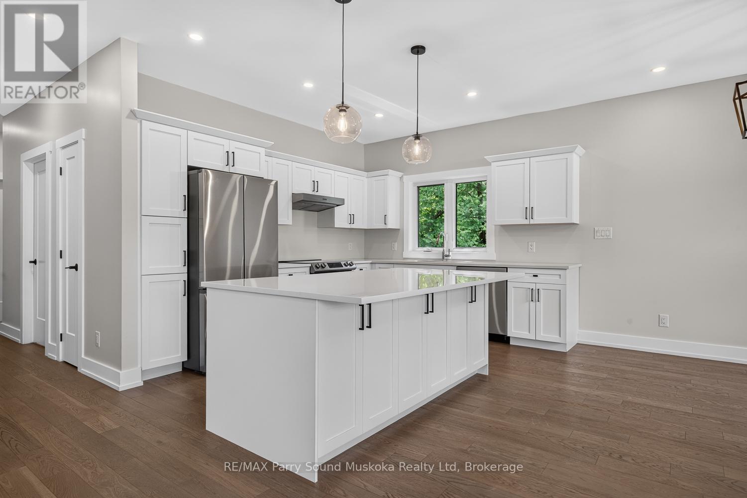 10 GLENROCK ROAD - 12