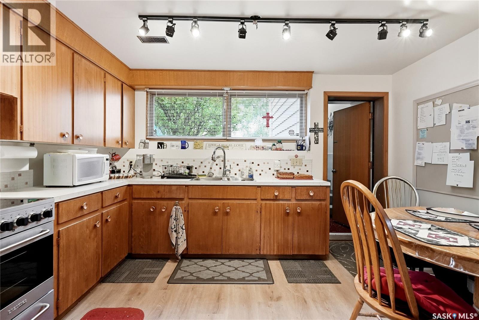 21 Bateman CRESCENT — photo 40