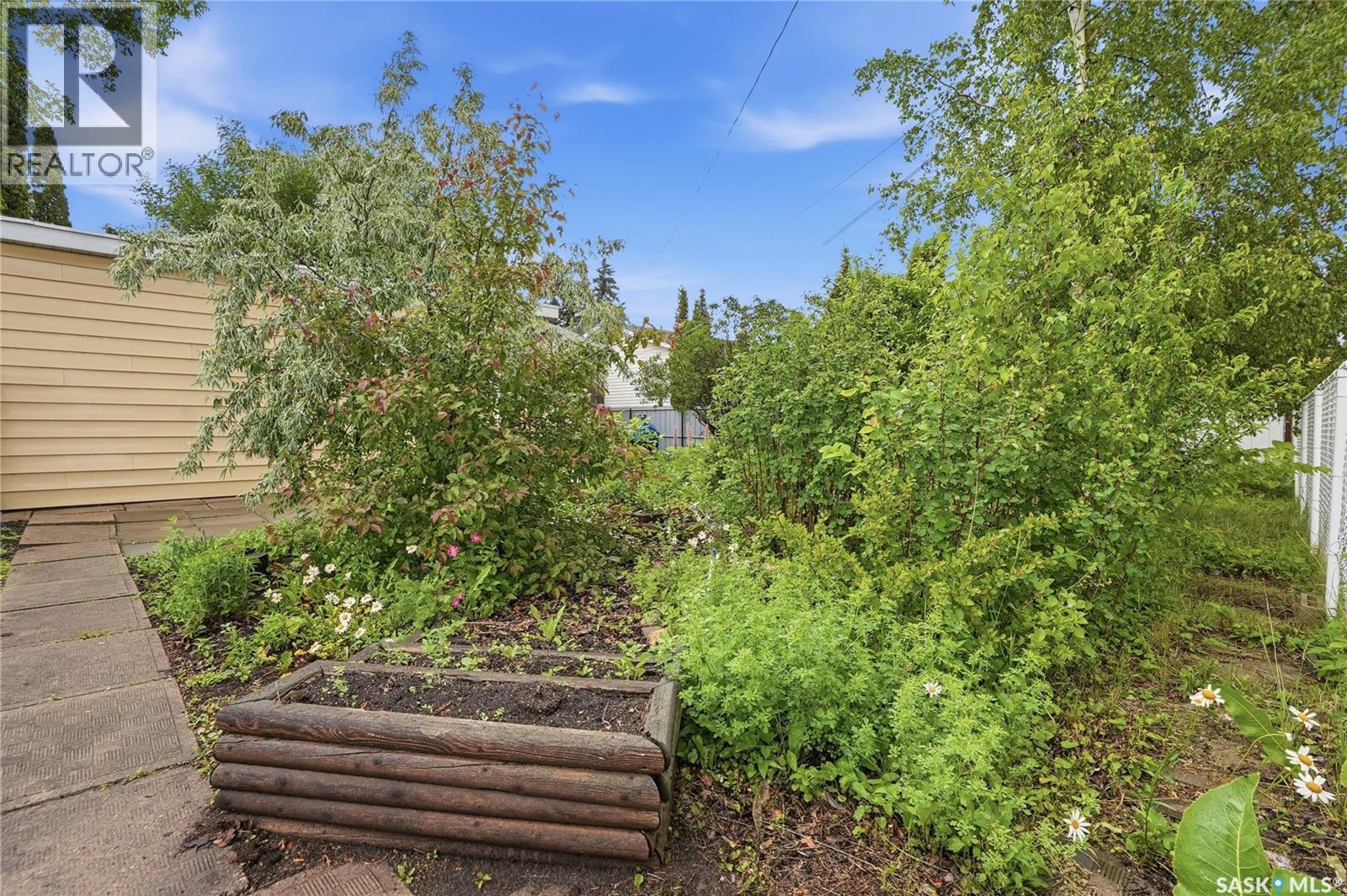 21 Bateman CRESCENT — photo 49