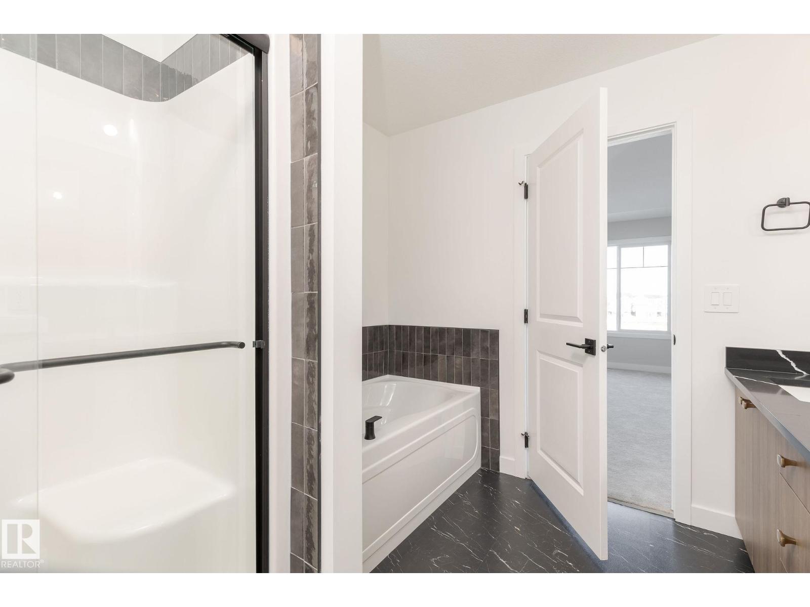 4007 207 ST NW - 11