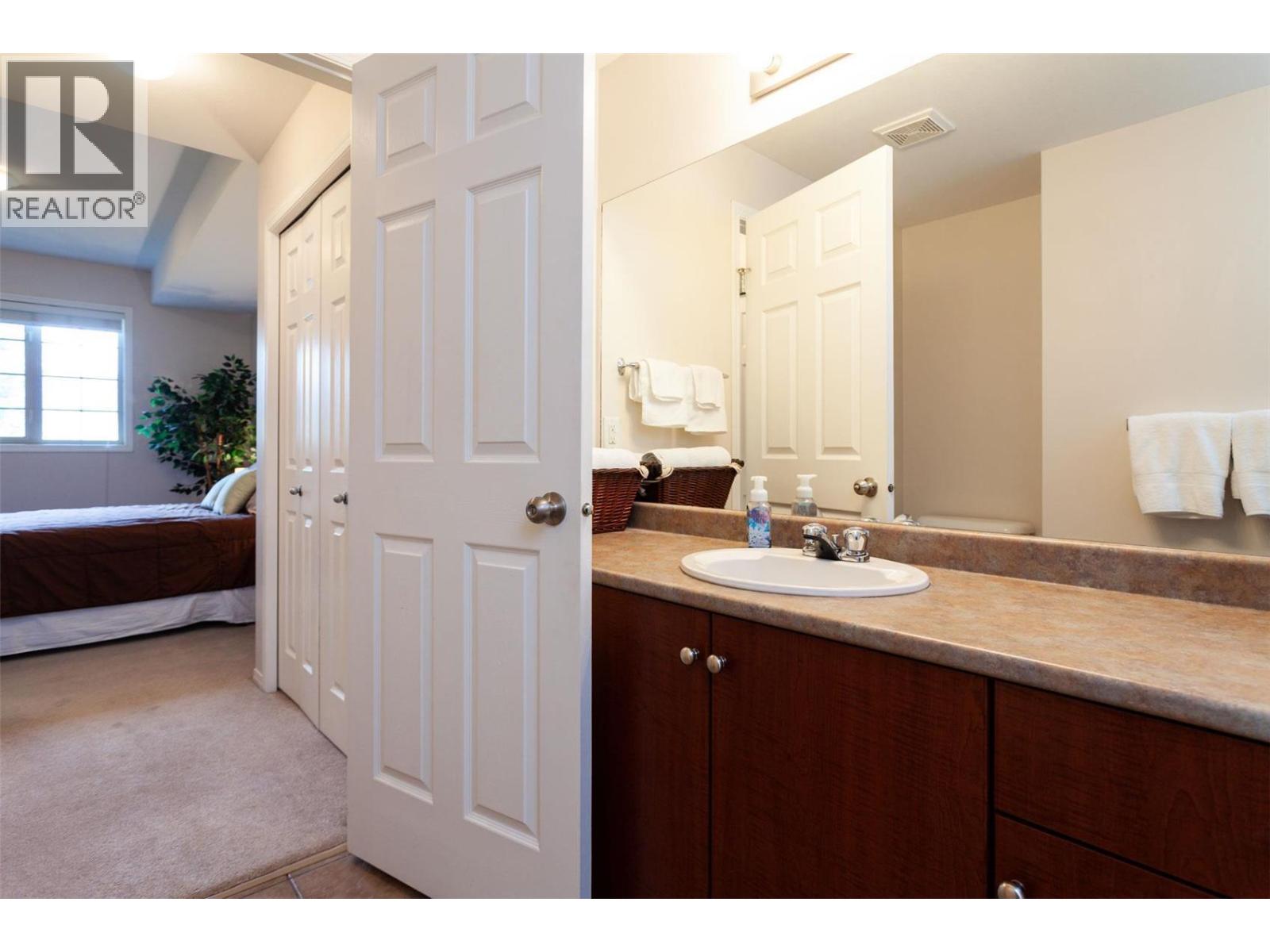 #1318 1875 Country Club Drive - 11