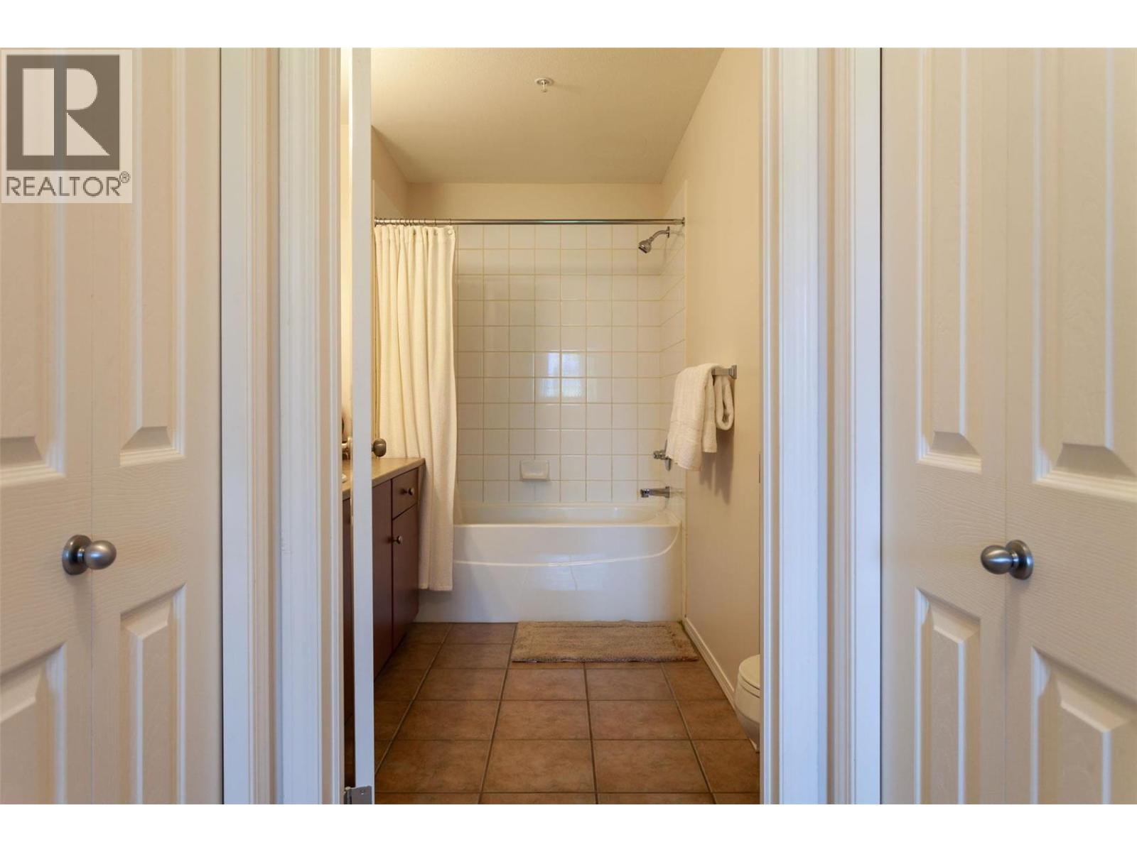 #1318 1875 Country Club Drive - 10