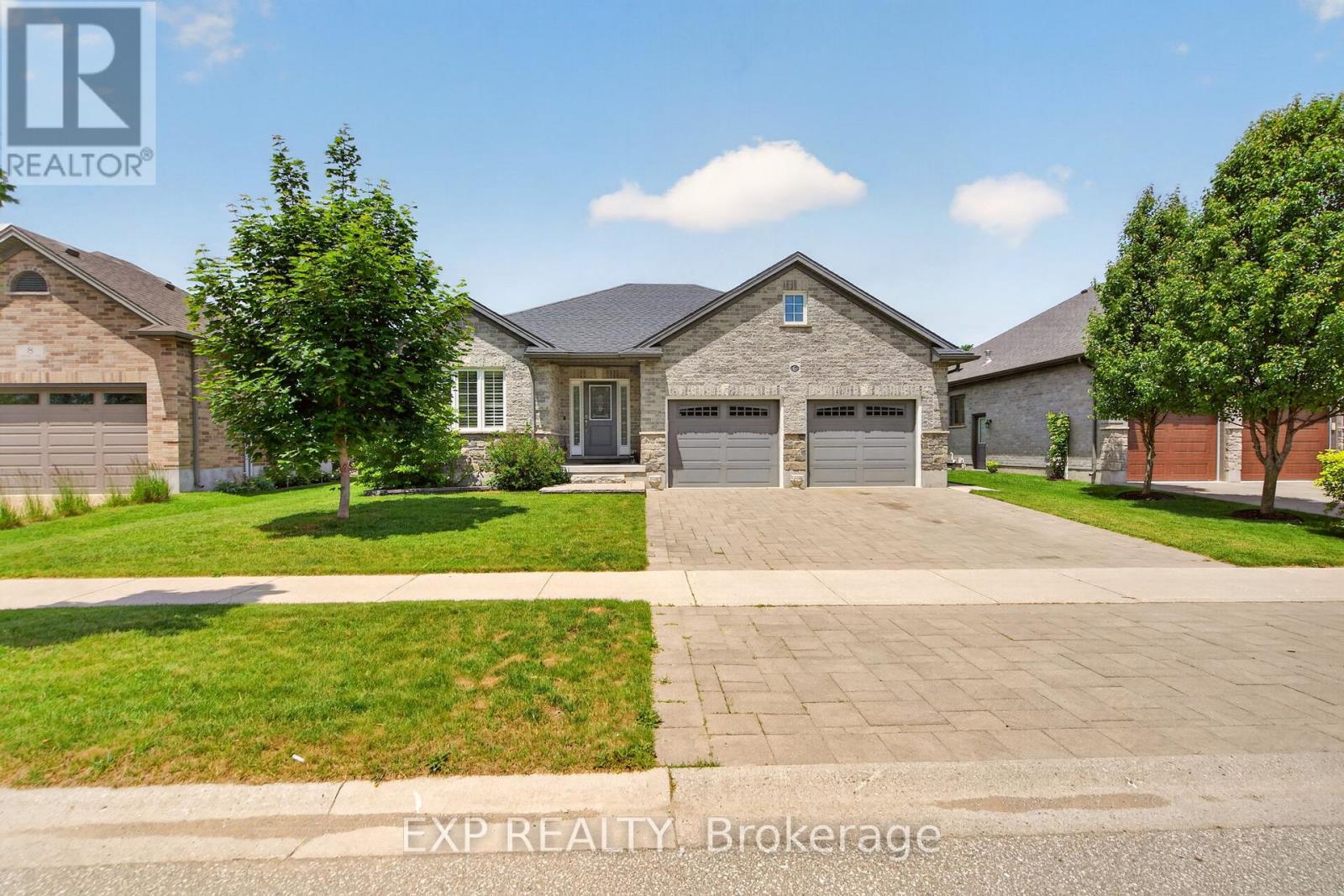 6 CAVERHILL CRESCENT - 1