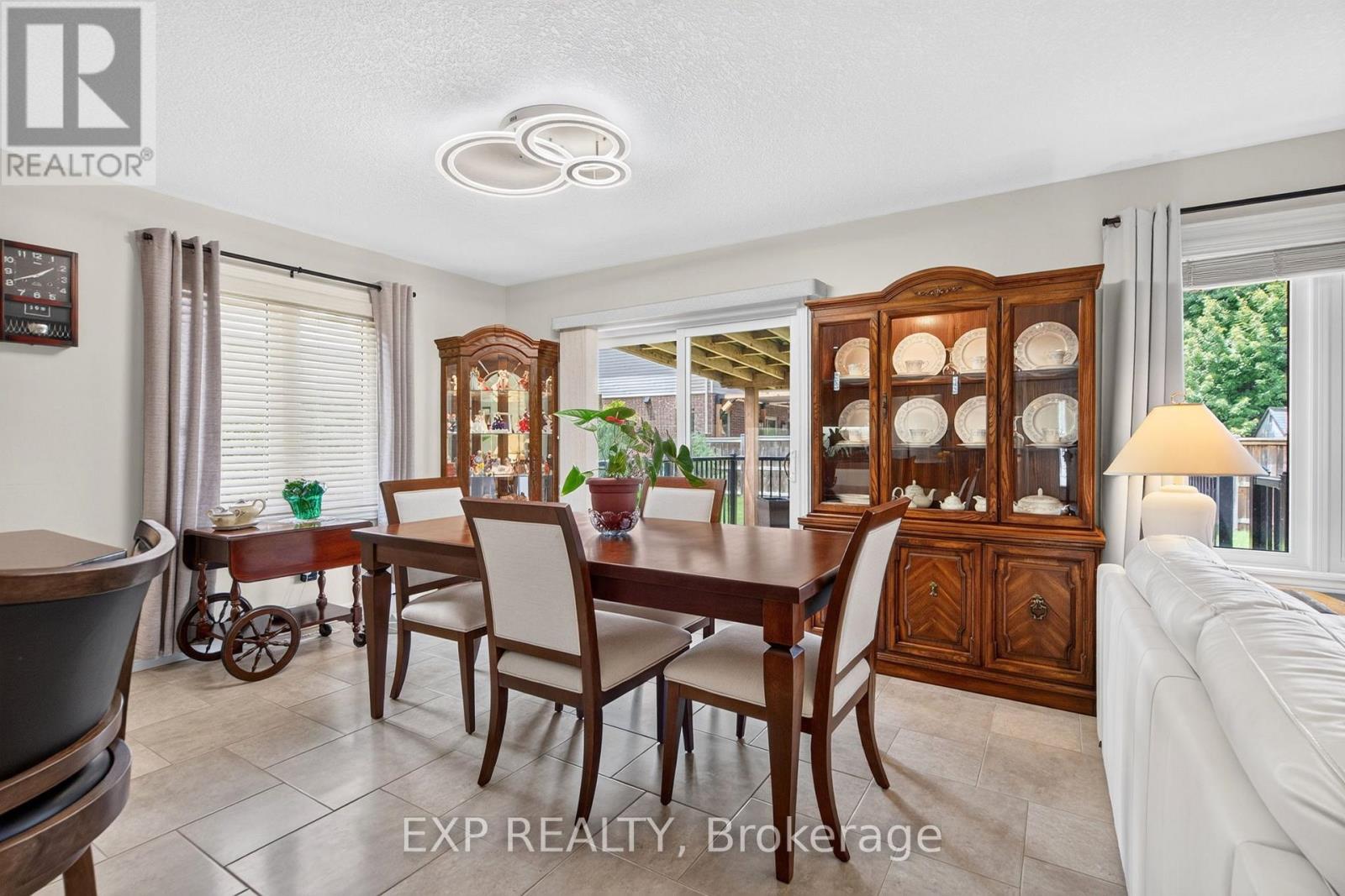 6 CAVERHILL CRESCENT - 11