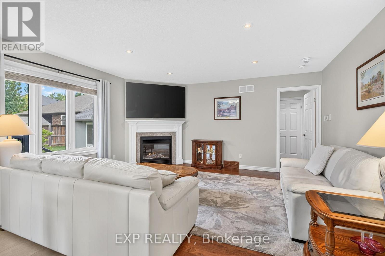 6 CAVERHILL CRESCENT - 12