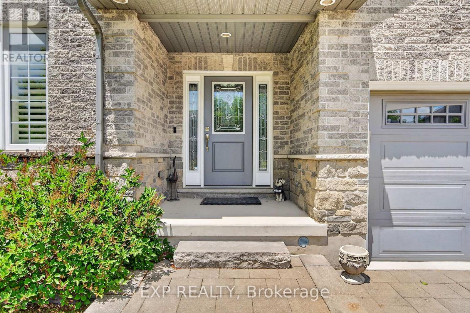 6 CAVERHILL CRESCENT - 2