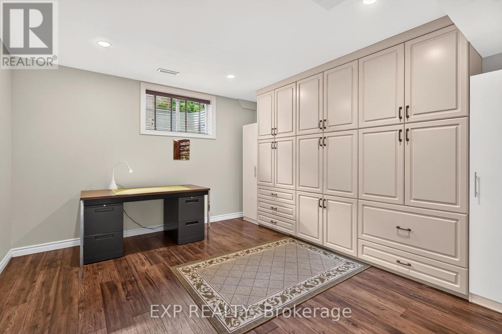 6 CAVERHILL CRESCENT - 23