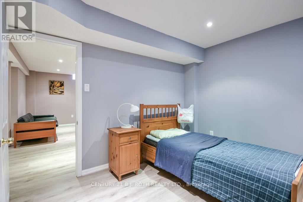 24 CONNAUGHT LANE - 31