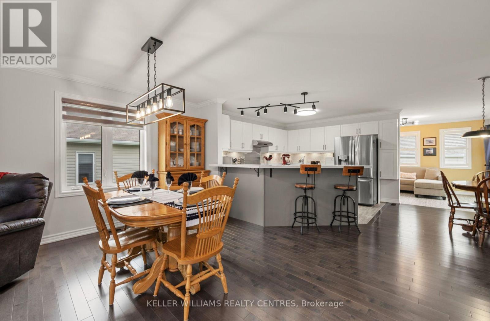 10 SINCLAIR CRESCENT - 6