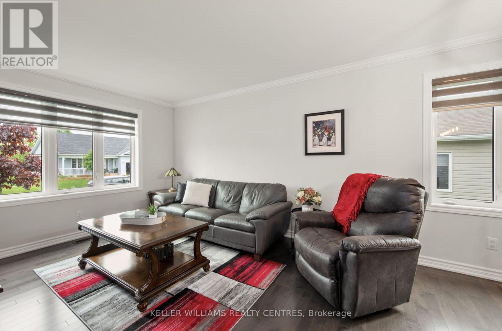 10 SINCLAIR CRESCENT - 7