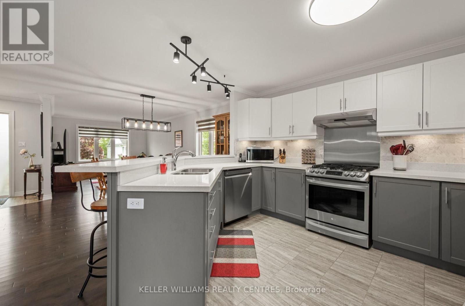 10 SINCLAIR CRESCENT - 8