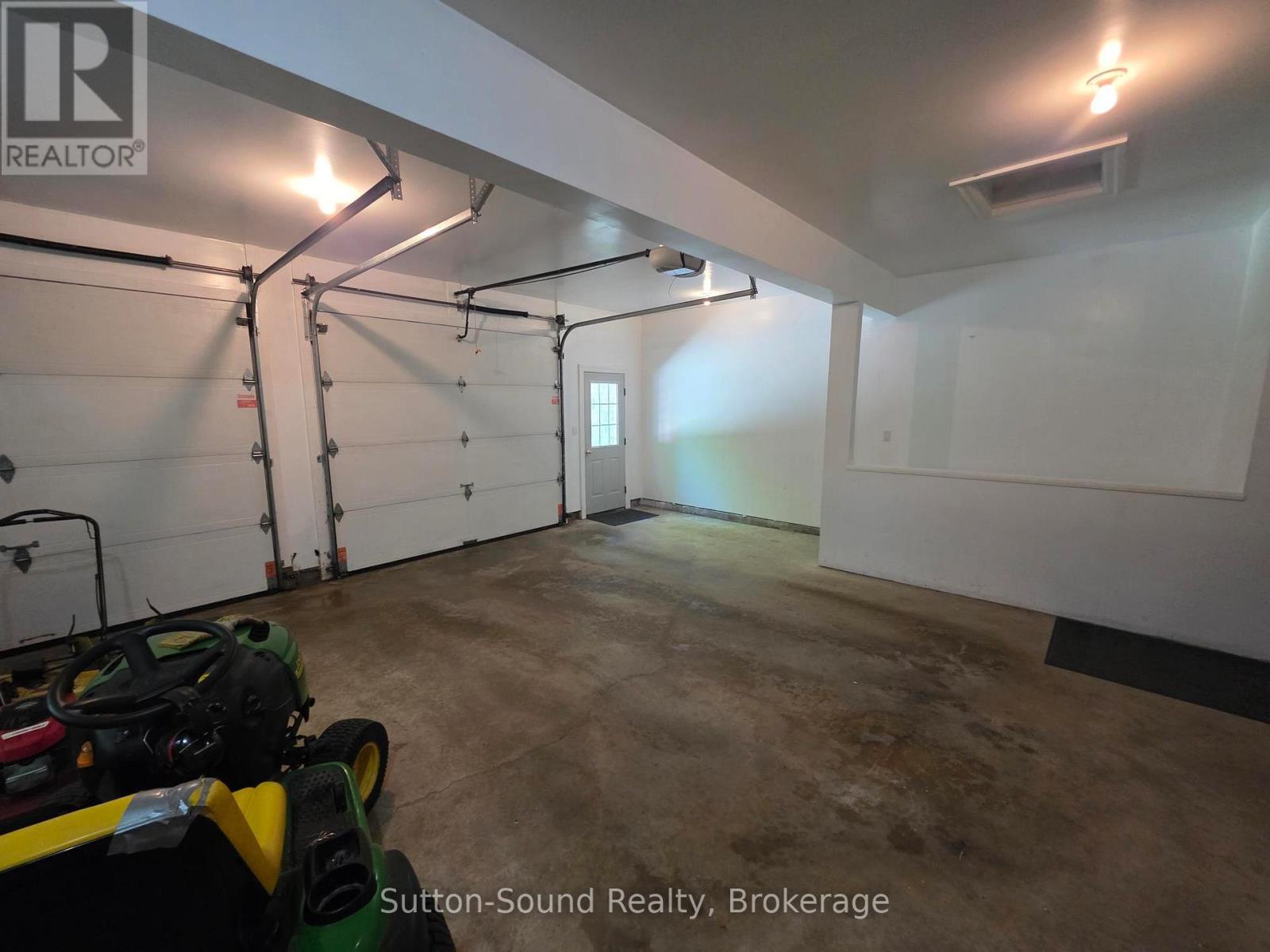 318761 GREY 1 ROAD - 37