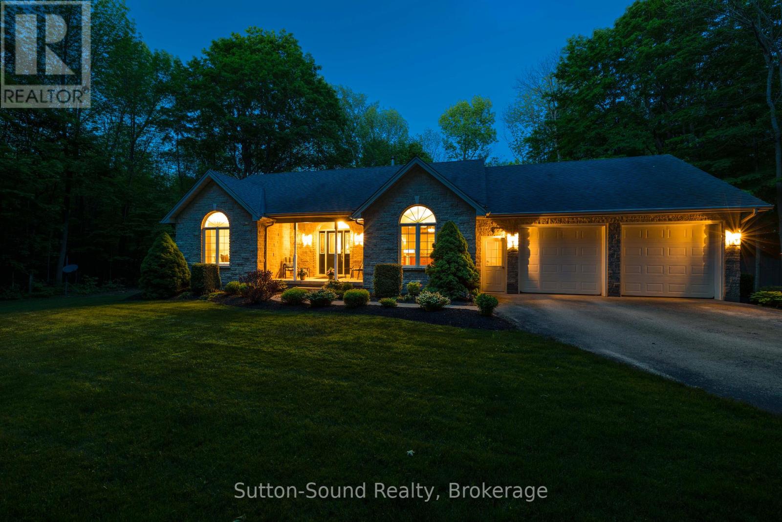 318761 GREY 1 ROAD - 42