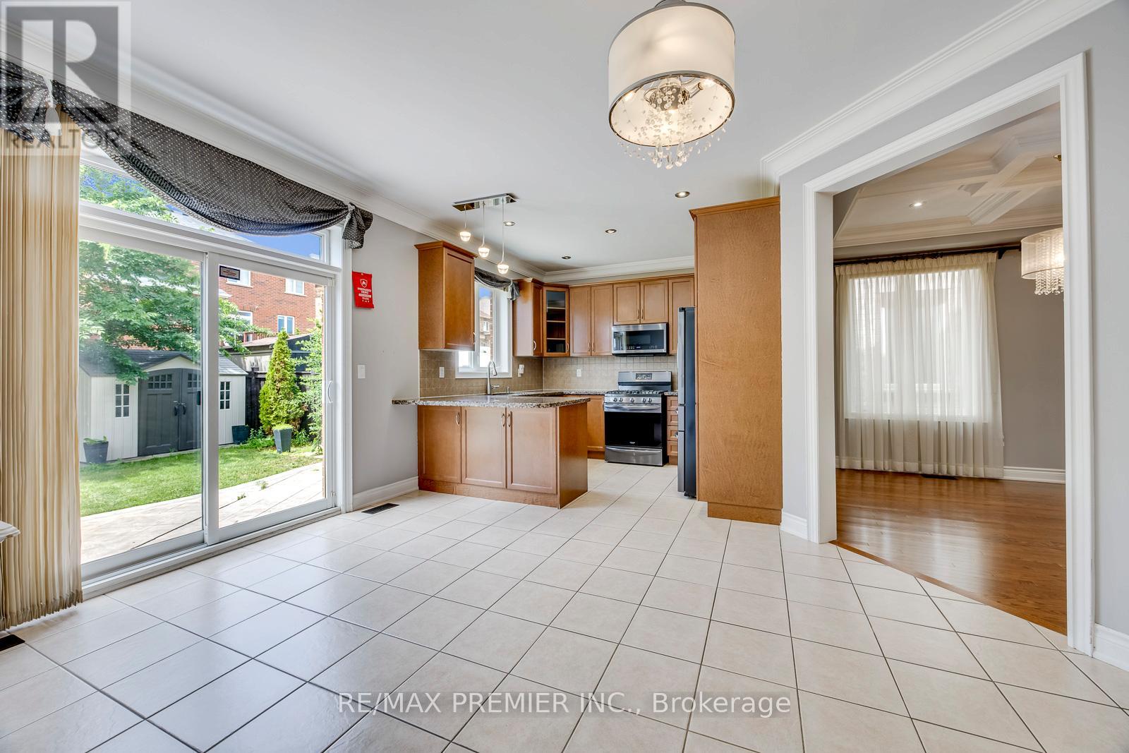 26 MAYBECK DRIVE - 11