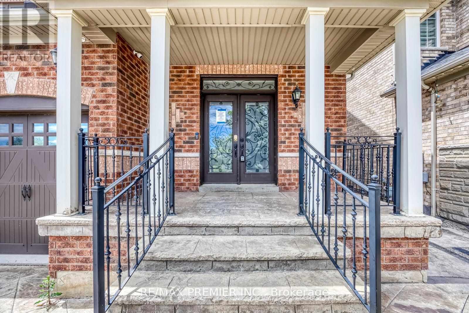 26 MAYBECK DRIVE - 2