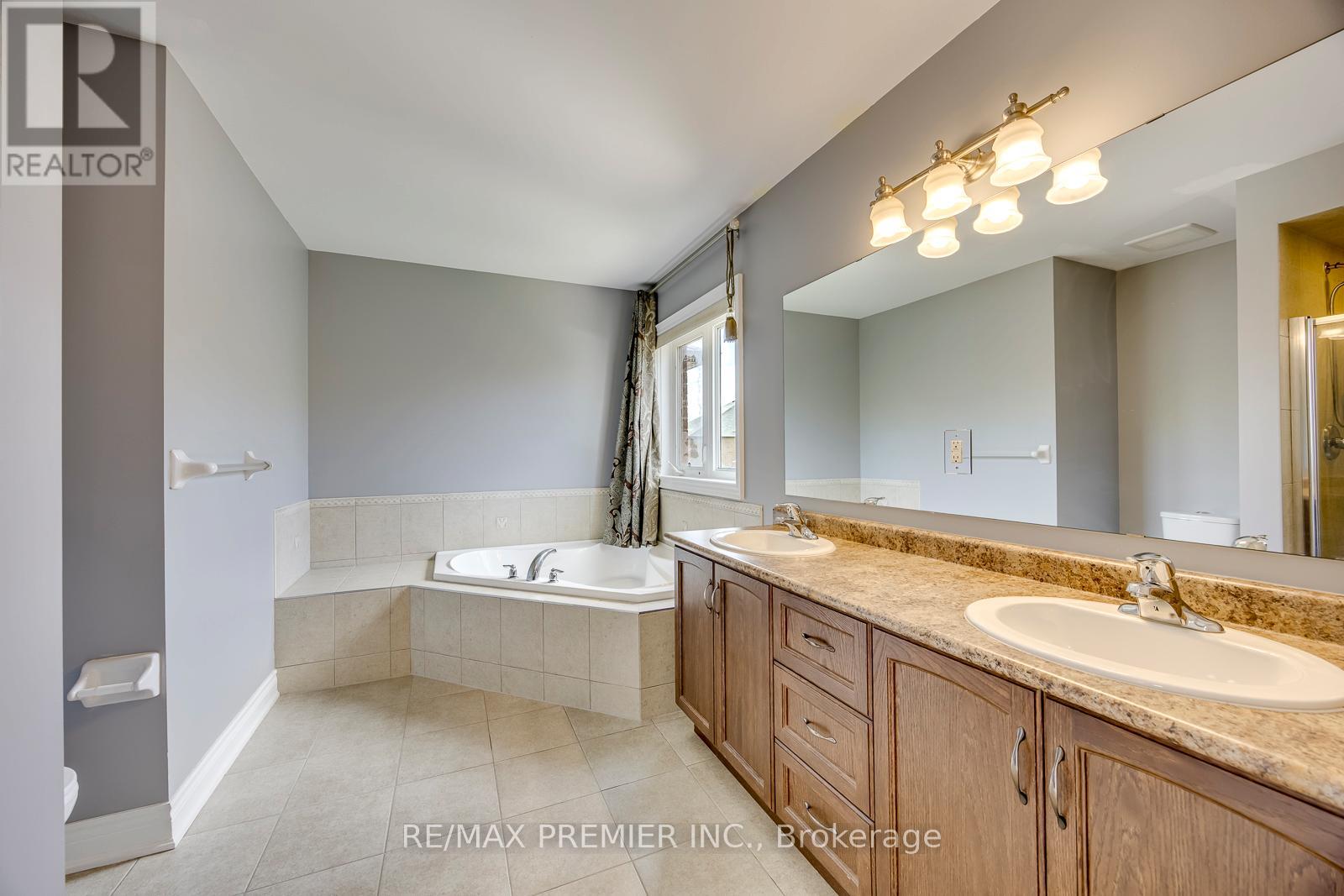 26 MAYBECK DRIVE - 21