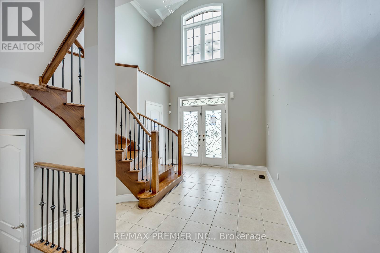 26 MAYBECK DRIVE - 3