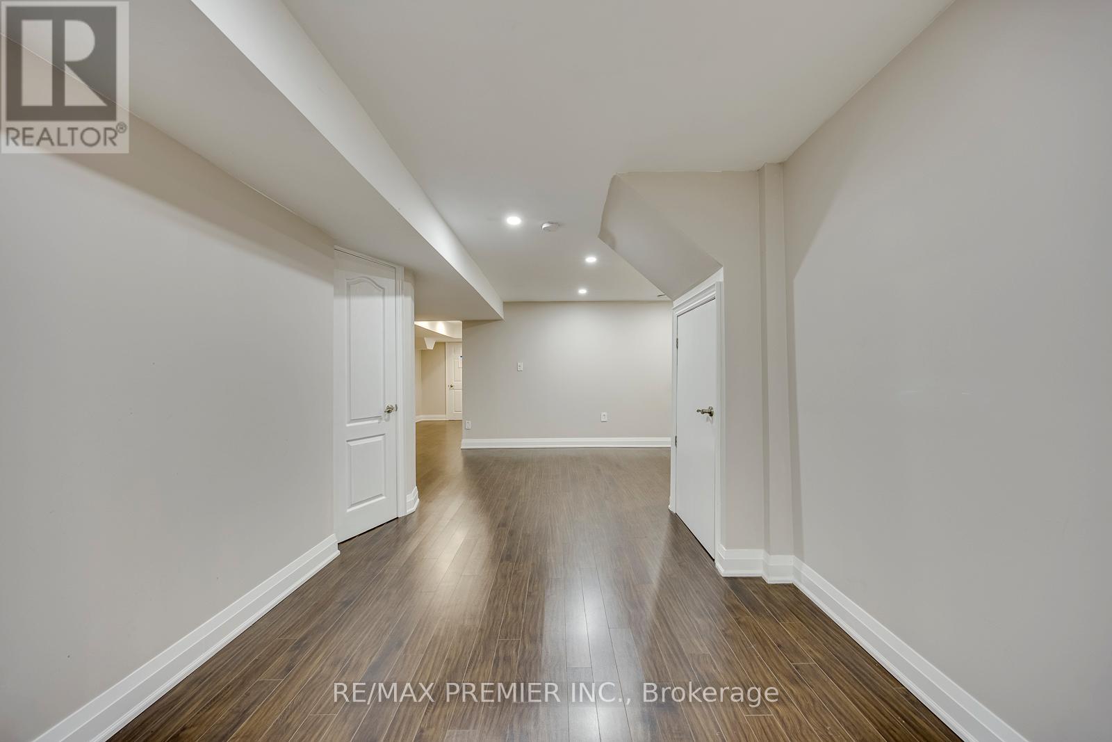 26 MAYBECK DRIVE - 32