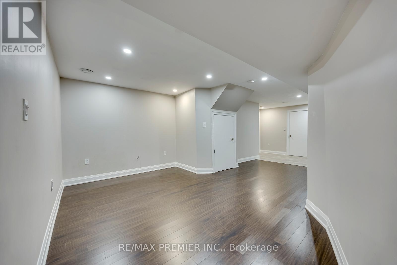 26 MAYBECK DRIVE - 33